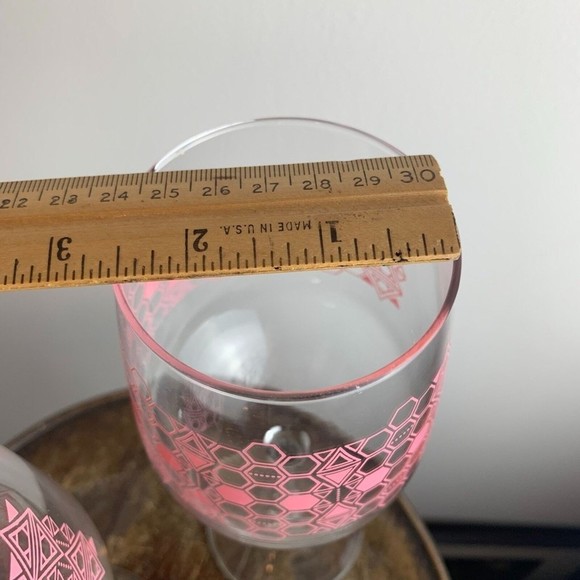 RARE~Set of 2 Vintage Retro 1980s Clear Wine Glasses w/Pink Geometric Design~EUC - Picture 7 of 7